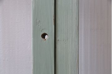 ペイント建具　赤い色ガラスがアクセントのフレンチシャビーなガラス戸2枚セット(窓、引戸)