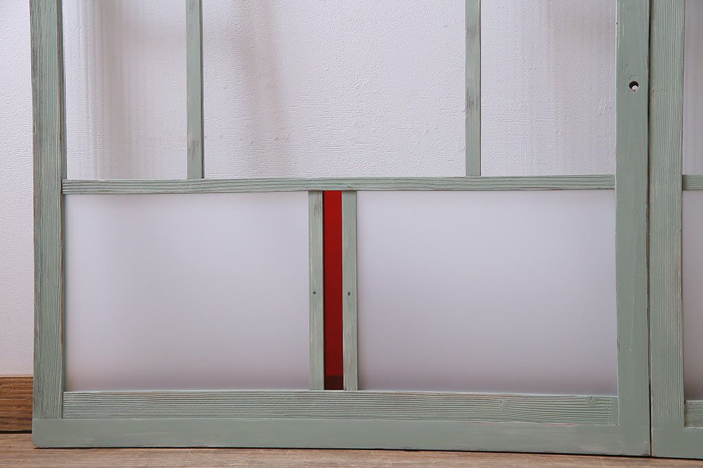 ペイント建具　赤い色ガラスがアクセントのフレンチシャビーなガラス戸2枚セット(窓、引戸)