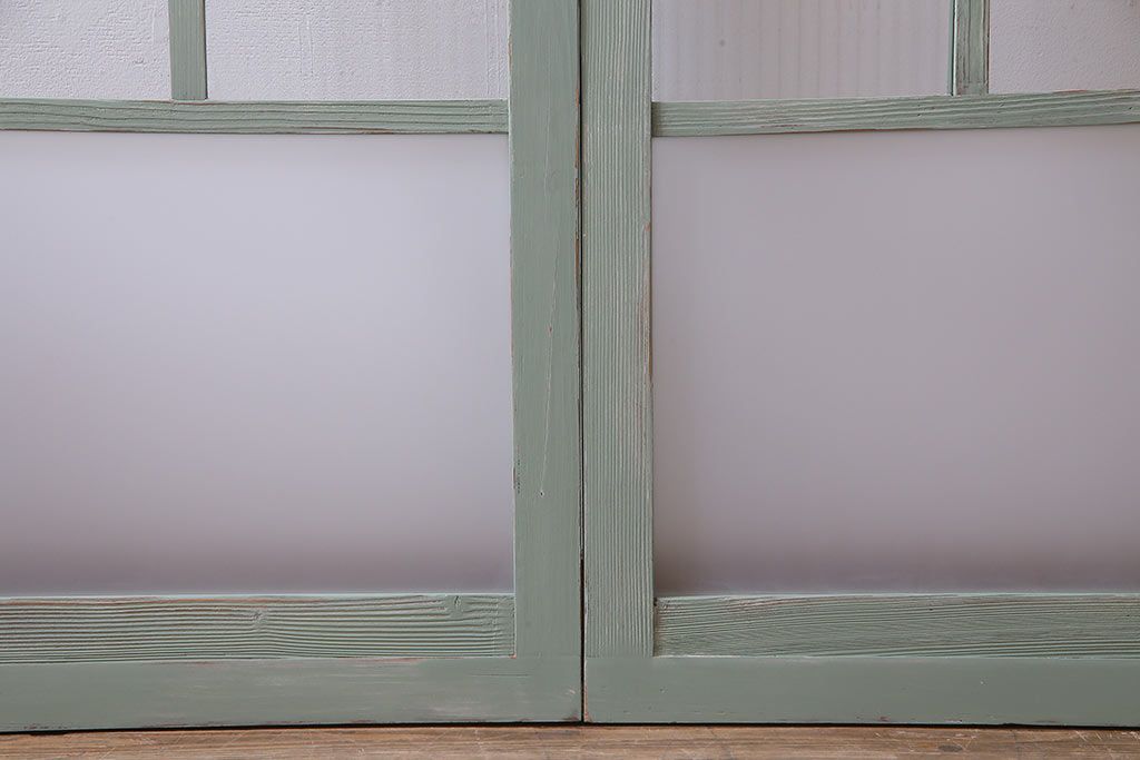 ペイント建具　赤い色ガラスがアクセントのフレンチシャビーなガラス戸2枚セット(窓、引戸)