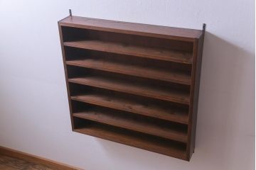 アンティーク家具　和製アンティーク　古材を使用したスリムなウォールラック(壁掛け飾り棚)