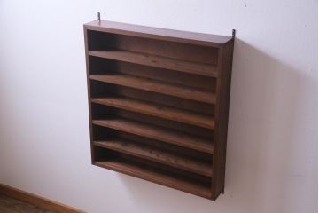 アンティーク家具　和製アンティーク　古材を使用したスリムなウォールラック(壁掛け飾り棚)(1)