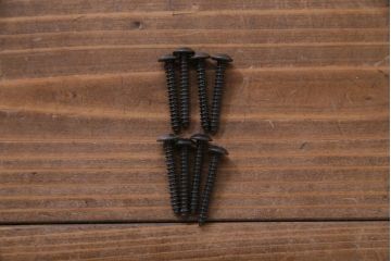 アンティーク家具　和製アンティーク　古材を使用したスリムなウォールラック(壁掛け飾り棚)(1)