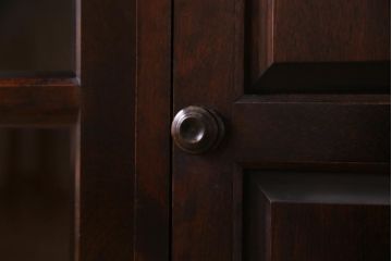 中古　北海道民芸家具　HM135　扉の面取りデザインが美しいサイドボード(リビングボード、キャビネット)(定価約38万円)(2)