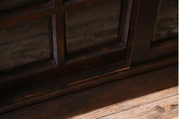 中古　北海道民芸家具　HM135　扉の面取りデザインが美しいサイドボード(リビングボード、キャビネット)(定価約38万円)(2)