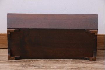 アンティーク家具　栓材製　落ち着いた雰囲気の上質なマガジンラック(本立て、収納)