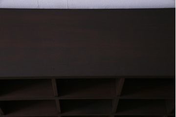 アンティーク家具　和製アンティーク　学校ロッカーをリメイクした脚付き3×7マス目棚(ロッカー、収納棚、下駄箱、本棚)
