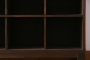 アンティーク家具　和製アンティーク　学校ロッカーをリメイクした脚付き3×7マス目棚(ロッカー、収納棚、下駄箱、本棚)