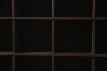 アンティーク家具　和製アンティーク　学校ロッカーをリメイクした脚付き3×7マス目棚(ロッカー、収納棚、下駄箱、本棚)