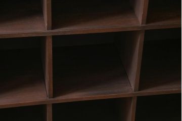 アンティーク家具　和製アンティーク　学校ロッカーをリメイクした脚付き3×7マス目棚(ロッカー、収納棚、下駄箱、本棚)