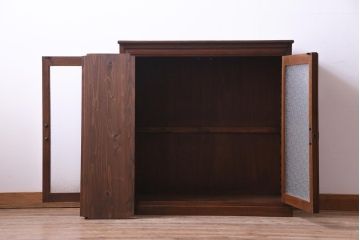 アンティーク家具　昭和中期　ダイヤガラス入り　味わい深い佇まいが魅力の戸棚(収納棚、キャビネット)