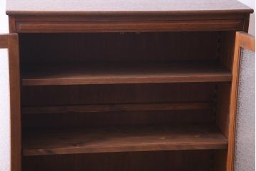 アンティーク家具　昭和中期　ダイヤガラス入り　味わい深い佇まいが魅力の戸棚(収納棚、キャビネット)
