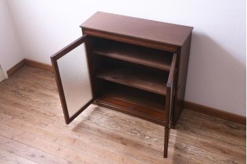 アンティーク家具　昭和中期　ダイヤガラス入り　味わい深い佇まいが魅力の戸棚(収納棚、キャビネット)