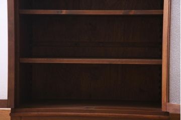 レトロ家具　昭和中期　ダイヤガラス入り　レトロな雰囲気が味のある脚付き戸棚(収納棚、キャビネット)