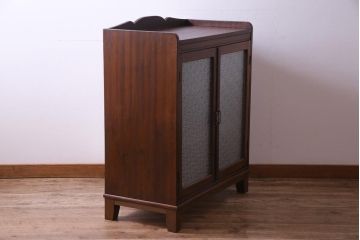 レトロ家具　昭和中期　ダイヤガラス入り　レトロな雰囲気が味のある脚付き戸棚(収納棚、キャビネット)