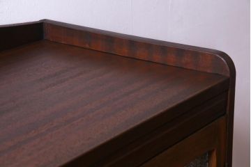 レトロ家具　昭和中期　ダイヤガラス入り　レトロな雰囲気が味のある脚付き戸棚(収納棚、キャビネット)