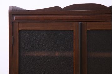 レトロ家具　昭和中期　ダイヤガラス入り　レトロな雰囲気が味のある脚付き戸棚(収納棚、キャビネット)