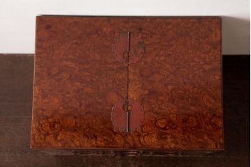 アンティーク家具　和製アンティーク　総ケヤキ材　玉杢が上品な引き出し付きの鏡台(化粧箱、小引き出し、小物収納)(1)