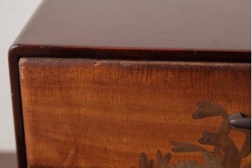 アンティーク家具　和製アンティーク　蒔絵が場を華やがせる素朴な小引き出し(小物収納)