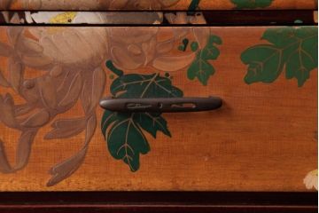 アンティーク家具　和製アンティーク　蒔絵が場を華やがせる素朴な小引き出し(小物収納)