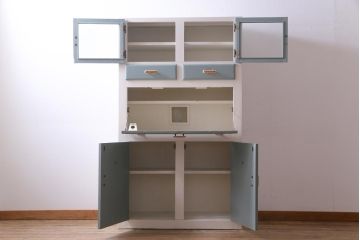 イギリスビンテージ　ペイント家具　レトロなデザインが可愛らしいキッチンキャビネット(収納棚、食器棚、キッチンボード)