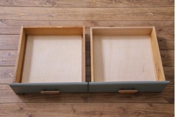 イギリスビンテージ　ペイント家具　レトロなデザインが可愛らしいキッチンキャビネット(収納棚、食器棚、キッチンボード)