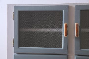 イギリスビンテージ　ペイント家具　レトロなデザインが可愛らしいキッチンキャビネット(収納棚、食器棚、キッチンボード)