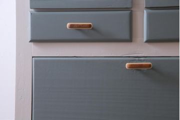 イギリスビンテージ　ペイント家具　レトロなデザインが可愛らしいキッチンキャビネット(収納棚、食器棚、キッチンボード)