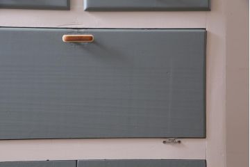 イギリスビンテージ　ペイント家具　レトロなデザインが可愛らしいキッチンキャビネット(収納棚、食器棚、キッチンボード)