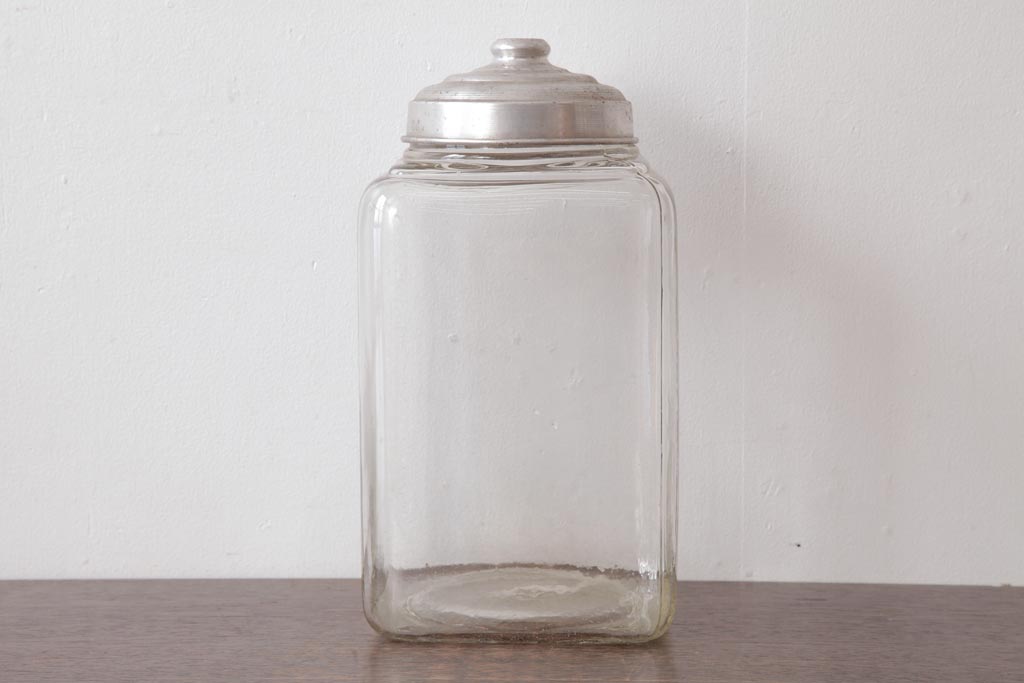 アンティーク雑貨　昭和期　丸みを帯びたシルエットがレトロなガラス瓶(ガラスビン、角瓶)