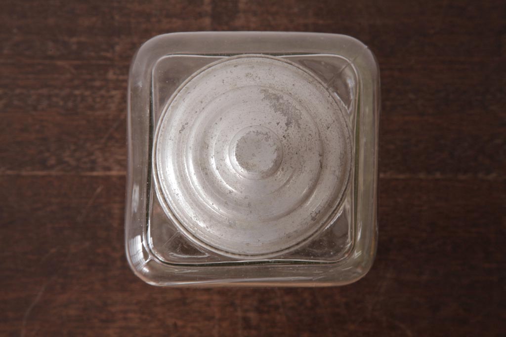 アンティーク雑貨　昭和期　丸みを帯びたシルエットがレトロなガラス瓶(ガラスビン、角瓶)