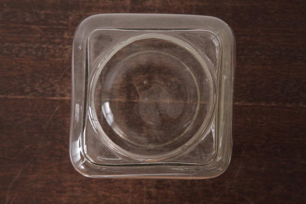 アンティーク雑貨　昭和期　丸みを帯びたシルエットがレトロなガラス瓶(ガラスビン、角瓶)