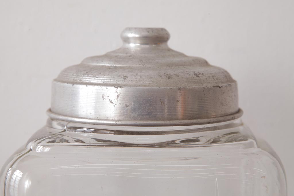 アンティーク雑貨　昭和期　丸みを帯びたシルエットがレトロなガラス瓶(ガラスビン、角瓶)