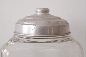 アンティーク雑貨　昭和期　丸みを帯びたシルエットがレトロなガラス瓶(ガラスビン、角瓶)