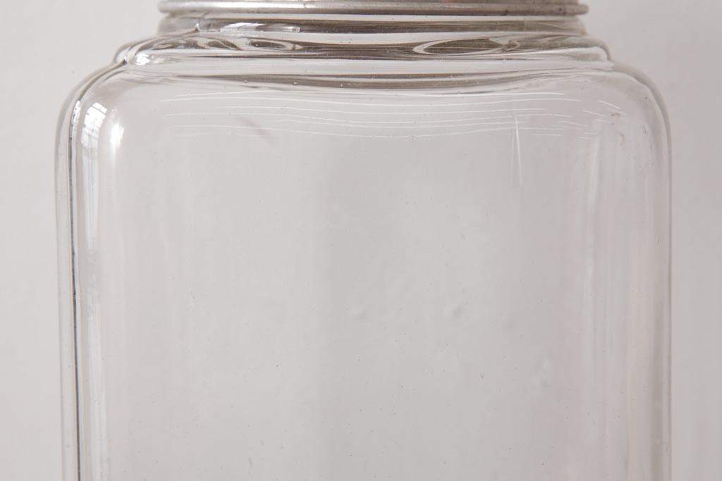 アンティーク雑貨　昭和期　丸みを帯びたシルエットがレトロなガラス瓶(ガラスビン、角瓶)