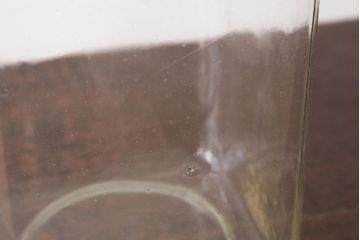 アンティーク雑貨　昭和期　丸みを帯びたシルエットがレトロなガラス瓶(ガラスビン、角瓶)