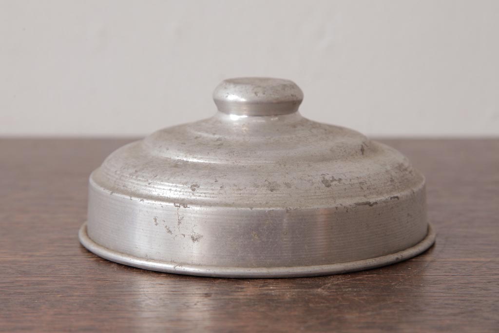 アンティーク雑貨　昭和期　丸みを帯びたシルエットがレトロなガラス瓶(ガラスビン、角瓶)