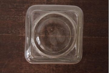 アンティーク雑貨　昭和期　丸みを帯びたシルエットがレトロなガラス瓶(ガラスビン、角瓶)