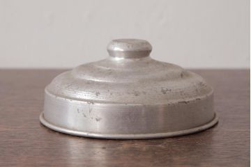 アンティーク雑貨　昭和期　丸みを帯びたシルエットがレトロなガラス瓶(ガラスビン、角瓶)