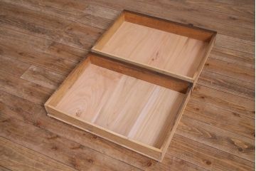 アンティーク家具　最高級品!　三方ケヤキ材　クラシカルな佇まいが魅力的な食器棚(収納棚、キャビネット)