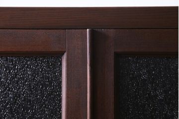 アンティーク家具　最高級品!　三方ケヤキ材　クラシカルな佇まいが魅力的な食器棚(収納棚、キャビネット)
