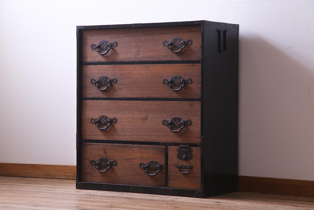 アンティーク家具　和製アンティーク　コントラストが味わい深い松本衣装箪笥(時代箪笥、和タンス)