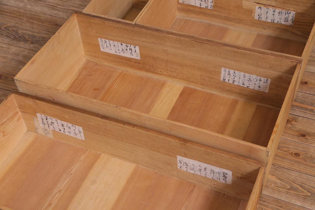 アンティーク家具　和製アンティーク　コントラストが味わい深い松本衣装箪笥(時代箪笥、和タンス)