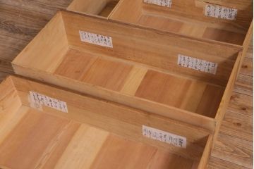 アンティーク家具　和製アンティーク　コントラストが味わい深い松本衣装箪笥(時代箪笥、和タンス)