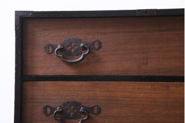 アンティーク家具　和製アンティーク　コントラストが味わい深い松本衣装箪笥(時代箪笥、和タンス)