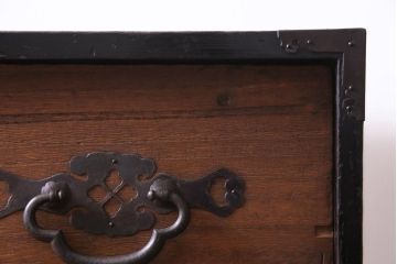 アンティーク家具　和製アンティーク　コントラストが味わい深い松本衣装箪笥(時代箪笥、和タンス)