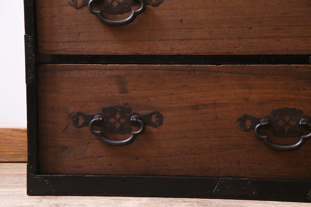 アンティーク家具　和製アンティーク　コントラストが味わい深い松本衣装箪笥(時代箪笥、和タンス)