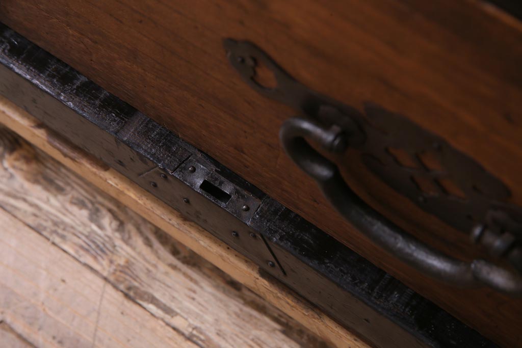 アンティーク家具　和製アンティーク　コントラストが味わい深い松本衣装箪笥(時代箪笥、和タンス)