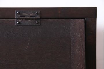 リメイク家具　前板ラワン材　パタパタ扉　濃い色合いが無骨な雰囲気を漂わせる鉄脚付き収納棚(5段タイプ)(下駄箱、戸棚、キャビネット)
