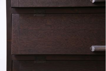 リメイク家具　前板ラワン材　パタパタ扉　濃い色合いが無骨な雰囲気を漂わせる鉄脚付き収納棚(5段タイプ)(下駄箱、戸棚、キャビネット)