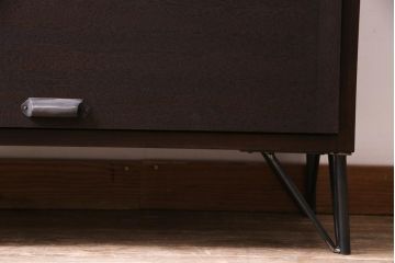 リメイク家具　前板ラワン材　パタパタ扉　濃い色合いが無骨な雰囲気を漂わせる鉄脚付き収納棚(5段タイプ)(下駄箱、戸棚、キャビネット)